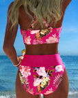 Bikini med kontrastfarvet blomstermønster – delt design
