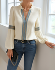 Mirabel - Blondebluse med V-hals