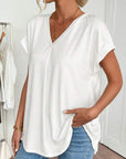 Estella - Ensfarvet T-shirt med korte ærmer og patchwork