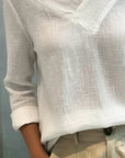 Melyra - Elegant top med asymmetrisk V-hals
