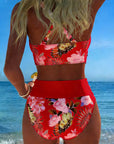 Bikini med kontrastfarvet blomstermønster – delt design