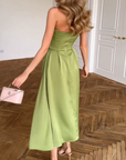 Glyvenza - Elegant og raffineret stropløs midikjole i satin til kvinder