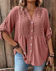 Hylora - Elegant bluse med V-hals og knapper