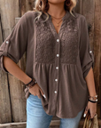 Hylora - Elegant bluse med V-hals og knapper