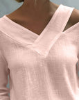 Melyra - Elegant top med asymmetrisk V-hals