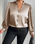 Thaliravelle - Elegant bluse med pufærmer og V-hals