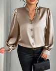Thaliravelle - Elegant bluse med pufærmer og V-hals