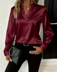 Mariselora - Elegant satinbluse med feminin draperet hals