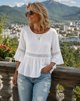 Evarielle - Damebluse med blonder og peplum med flæseærmer