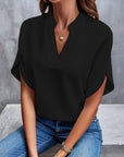 Kiana - Ensfarvet bluse med V-hals