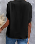 Kiana - Ensfarvet bluse med V-hals