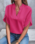 Kiana - Ensfarvet bluse med V-hals