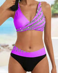 Mona – stilfuld bikini med print i bløde, varme nuancer