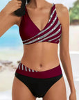 Mona – stilfuld bikini med print i bløde, varme nuancer