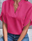 Kiana - Ensfarvet bluse med V-hals