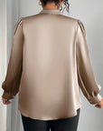 Thaliravelle - Elegant bluse med pufærmer og V-hals