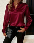 Mariselora - Elegant satinbluse med feminin draperet hals