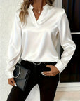Mariselora - Elegant satinbluse med feminin draperet hals