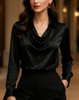 Laureline - Skinnende bluse med plisseret krave - Chic & tidløs