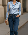 Laureline - Skinnende bluse med plisseret krave - Chic & tidløs