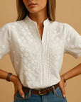 Tylarisse - Elegant hvid bluse til kvinder med raffineret blomsterbroderi