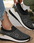 Azelisse - Slip-on sko til damer med similisten og plateausål