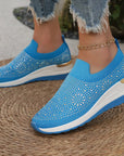 Azelisse - Slip-on sko til damer med similisten og plateausål