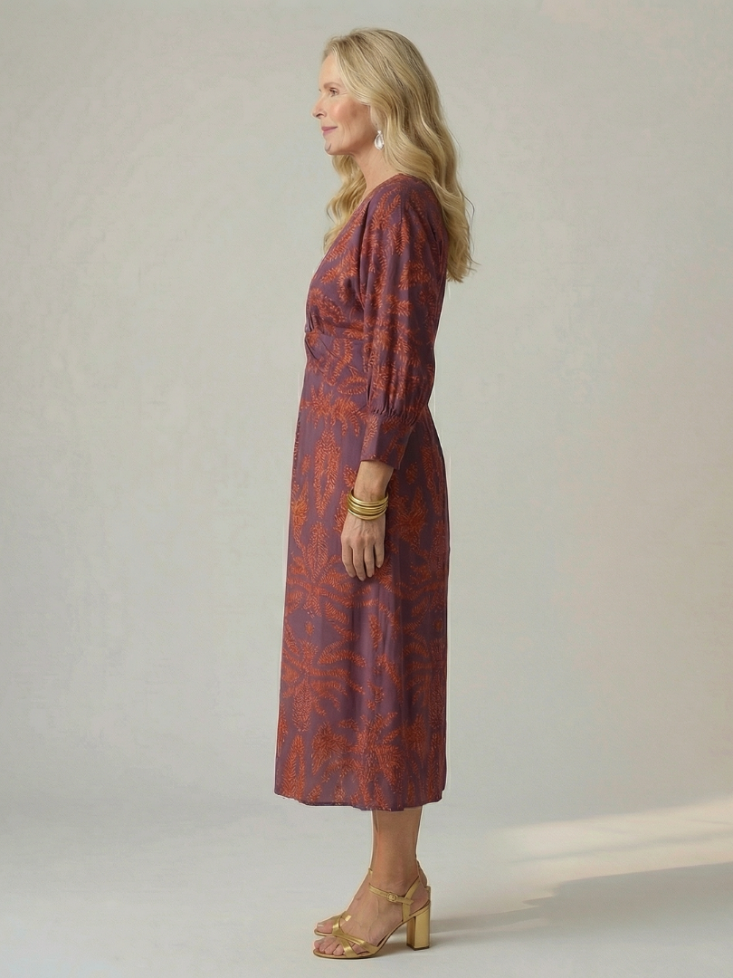 Falune - Midikjole til damer med elegant smal talje og print