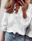 Nythera - Feminin bluse med flæser, V-hals og ballonærmer, elegant