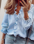 Nythera - Feminin bluse med flæser, V-hals og ballonærmer, elegant