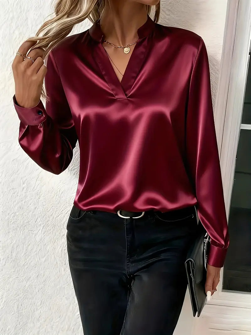 Mariselora - Elegant satinbluse med feminin draperet hals