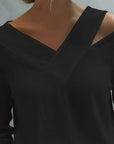 Melyra - Elegant top med asymmetrisk V-hals