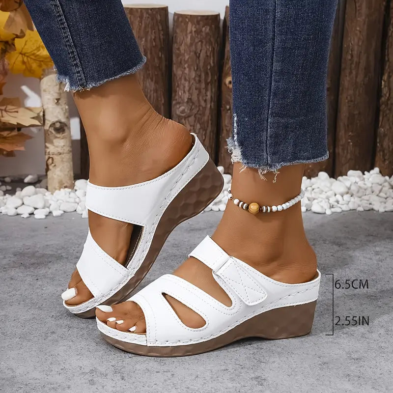 Serilda - Elegant sandal med hæl og justerbar rem