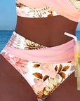 Bikini med kontrastfarvet blomstermønster – delt design