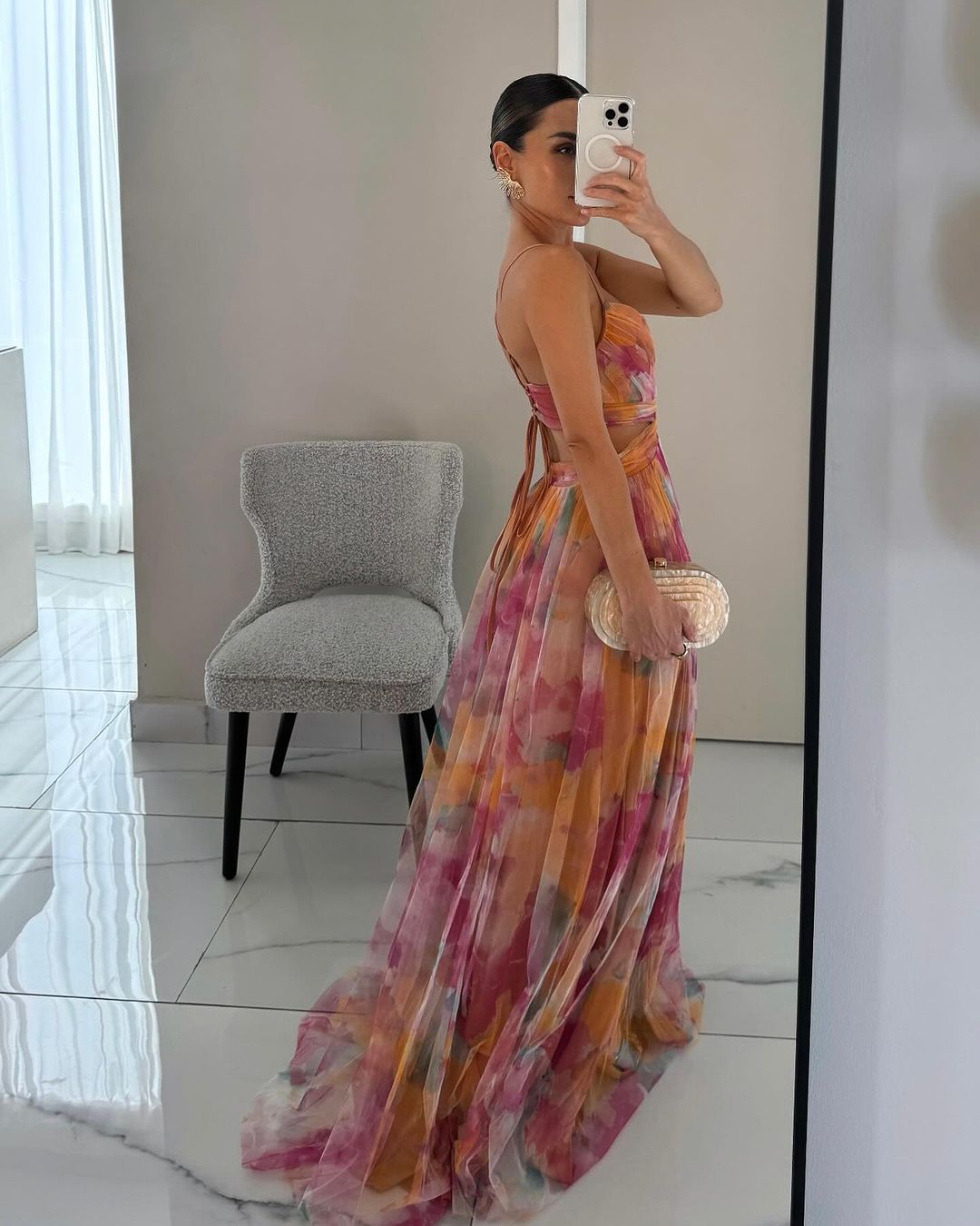 Helena - Flydende maxikjole til kvinder med V-hals, tynde stropper og elegante blomstermotiver