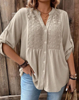 Hylora - Elegant bluse med V-hals og knapper