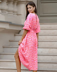 Cenovia - Feminin kjole med print og elegant V-hals