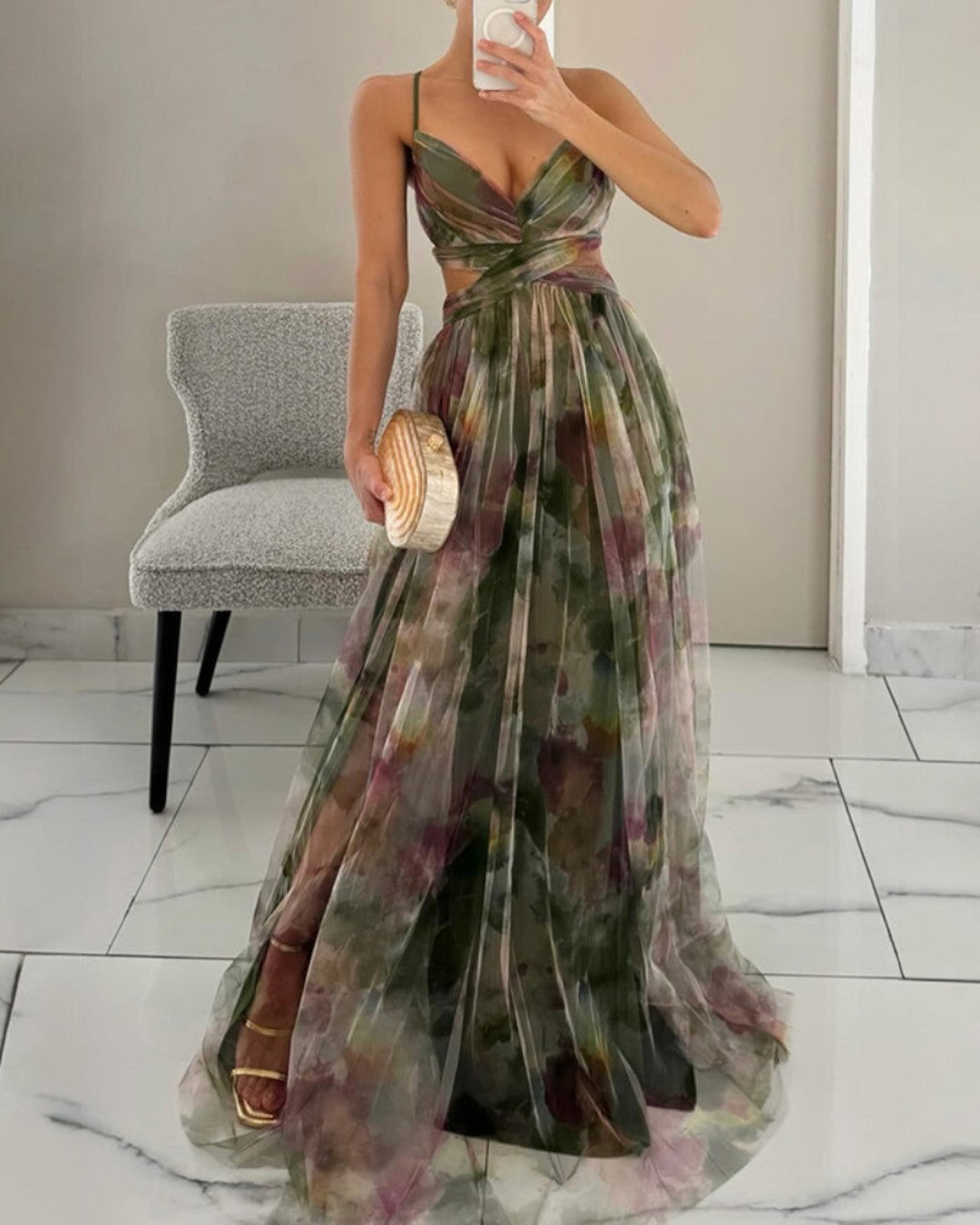 Helena - Flydende maxikjole til kvinder med V-hals, tynde stropper og elegante blomstermotiver