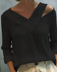 Melyra - Elegant top med asymmetrisk V-hals