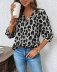 Astoria - Bluse med halvlange ærmer i stort leopardprint