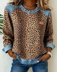 Averelisse - Afslappet sweater med leopardprint og denim-patchwork