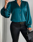 Thaliravelle - Elegant bluse med pufærmer og V-hals