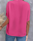 Kiana - Ensfarvet bluse med V-hals