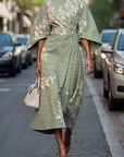 Havirelle - Elegant blomstret midikjole til damer med flydende ærmer og kunstnerisk print