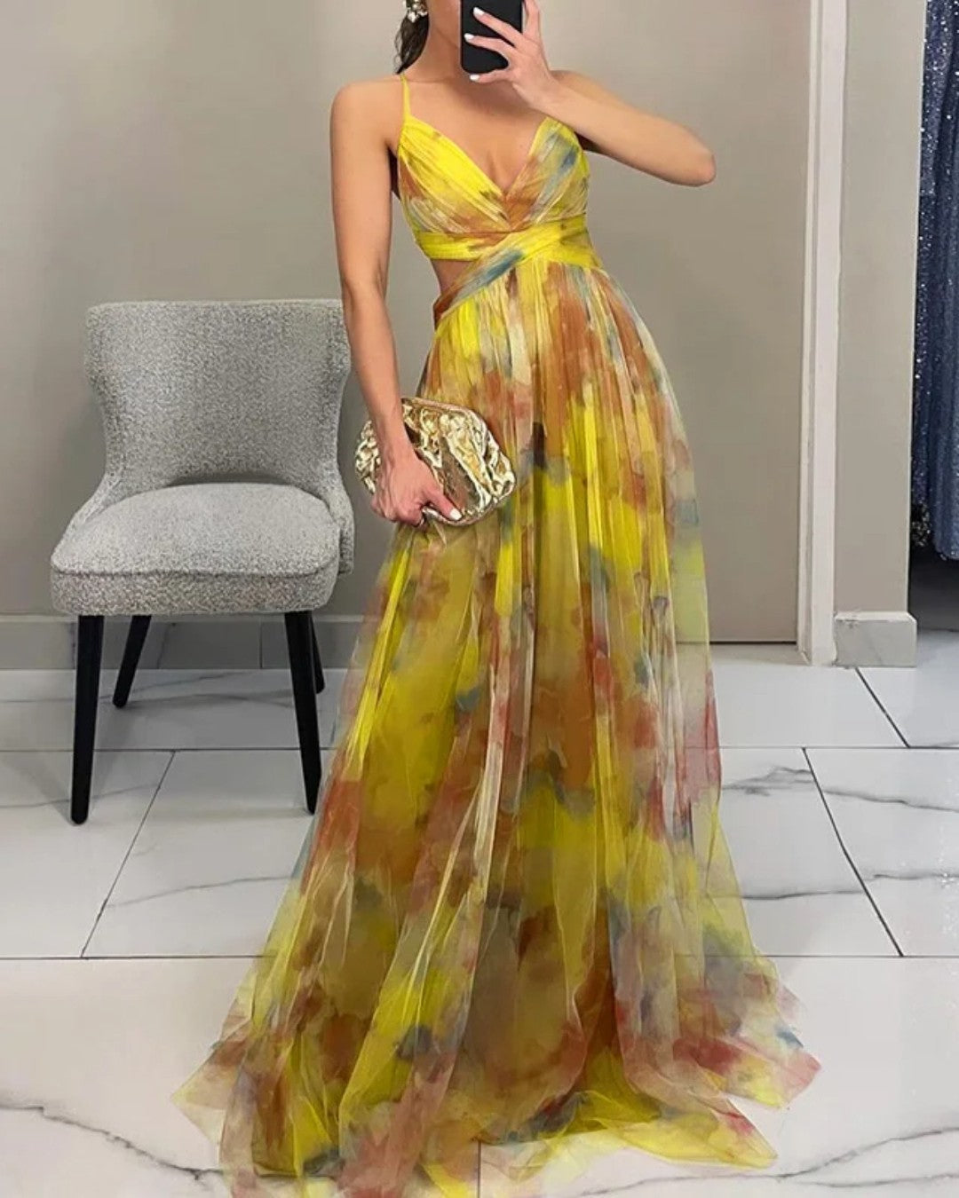 Helena - Flydende maxikjole til kvinder med V-hals, tynde stropper og elegante blomstermotiver