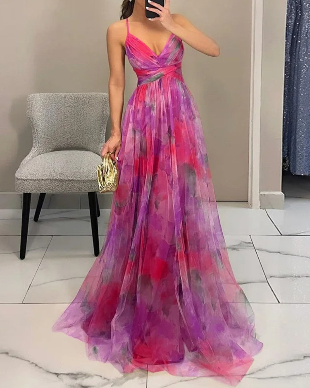 Helena - Flydende maxikjole til kvinder med V-hals, tynde stropper og elegante blomstermotiver
