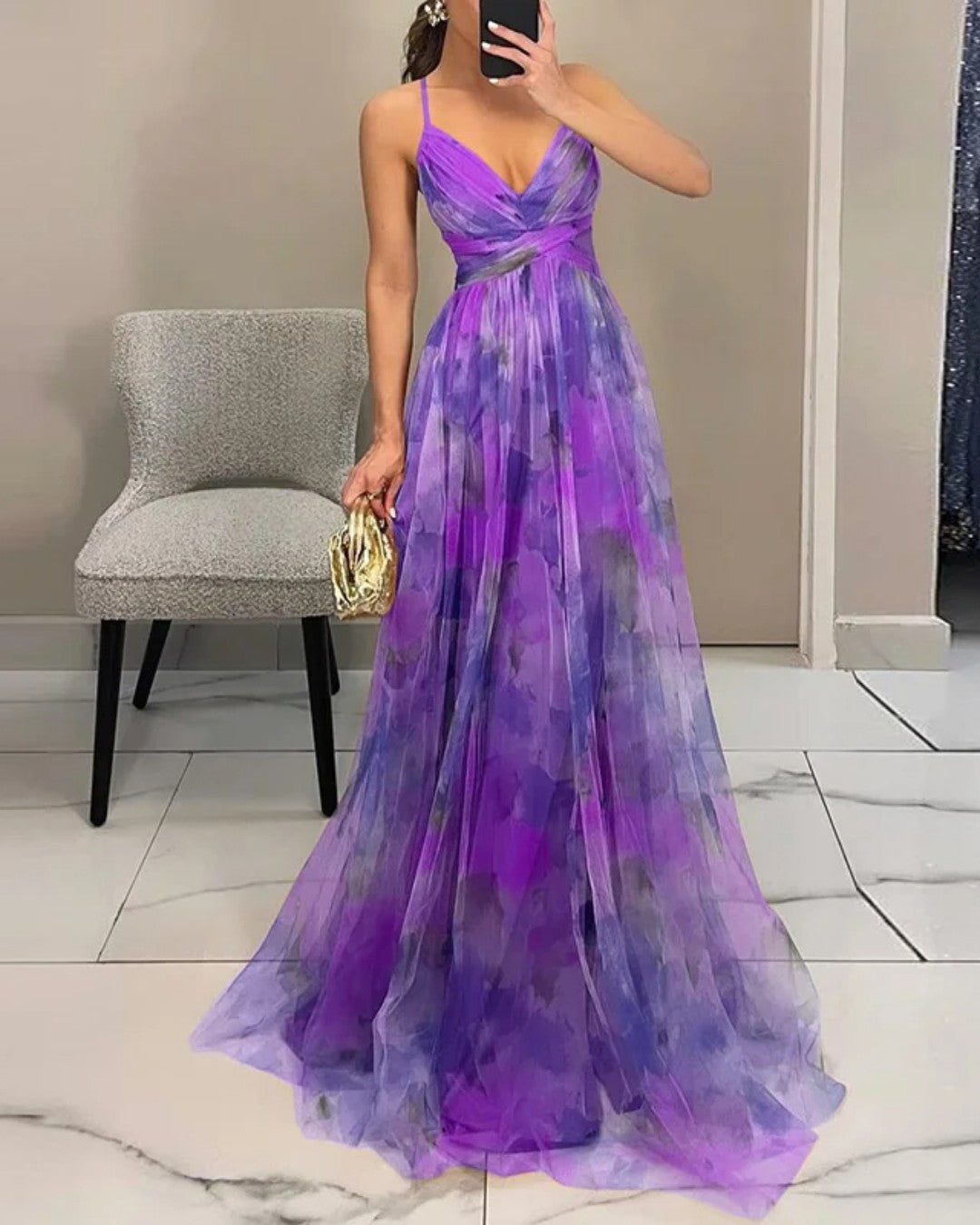 Helena - Flydende maxikjole til kvinder med V-hals, tynde stropper og elegante blomstermotiver