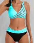 Mona – stilfuld bikini med print i bløde, varme nuancer