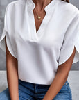 Kiana - Ensfarvet bluse med V-hals
