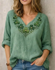 Jynelle - Elegant bluse med V-hals og broderi